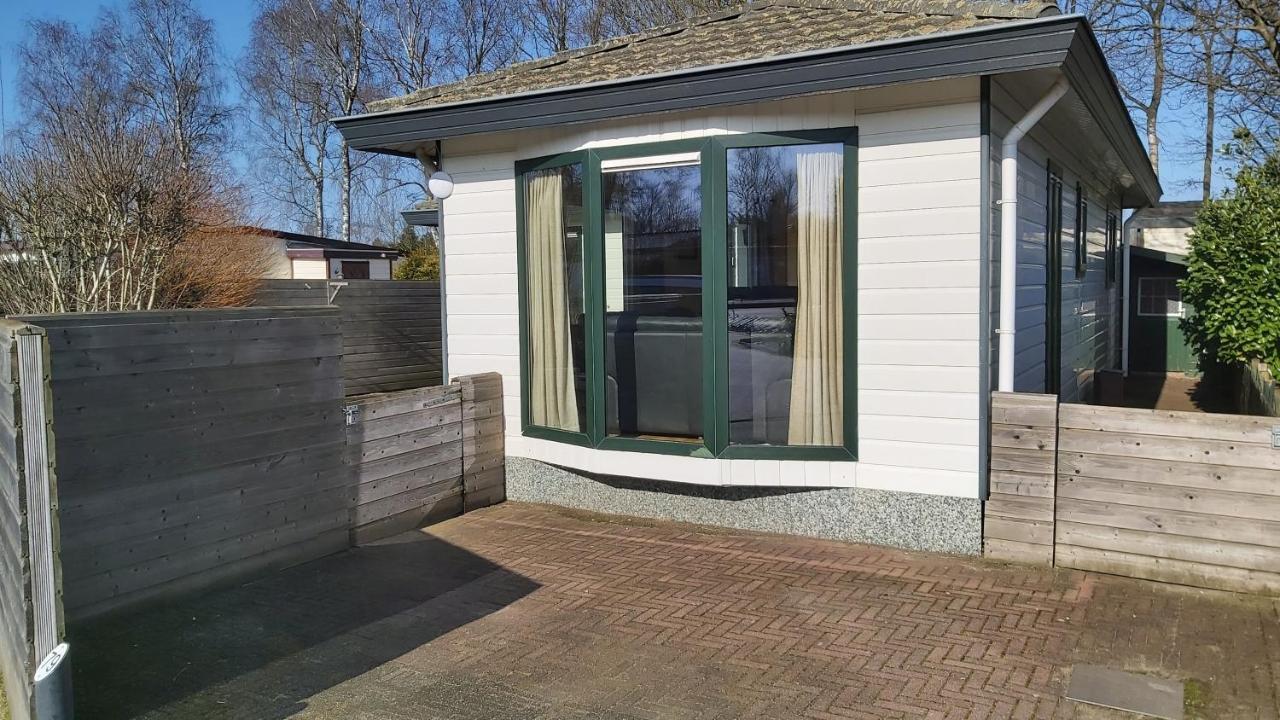 Ruim Familie Chalet Tot 4 Personen Op De Veluwe Bungalowpark De Kern Пюттен Экстерьер фото